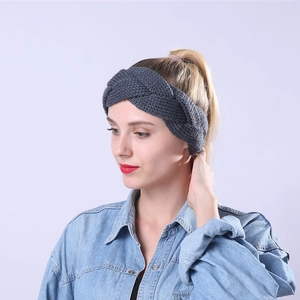 Detailed knit texture and cable pattern of the dark grey winter knitted headband