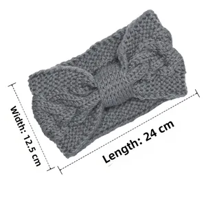 Detail view of grey cable knit headband with 24cm length and 12.5cm width dimensions