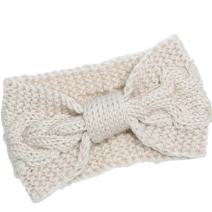 Detail of cream-white chunky knit headband featuring a thick twist knot and soft wool texture