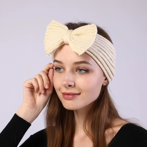 Detailed knit texture and oversized bow of this cream winter headband for women