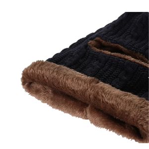Winter-Strickmütze mit Zopfmuster, warmes braunes Kunstfellfutter in Dunkelblau