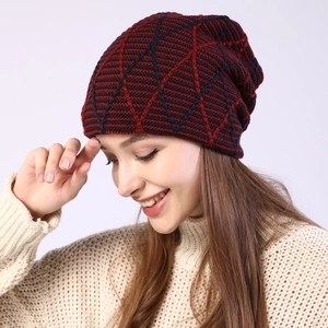 Winter warm knit beanie hat with red and black diamond pattern and fleece lining for unisex