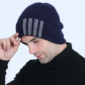 Men's navy blue ribbed knit beanie with warm fleece lining and grey stripe detail