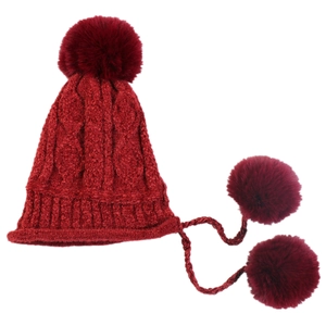 Cappello in maglia rossa da donna con pompon di peluche per il caldo invernale