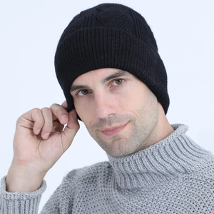 Men's winter cable knit beanie with fleece lining for cold weather cycling and ear protection