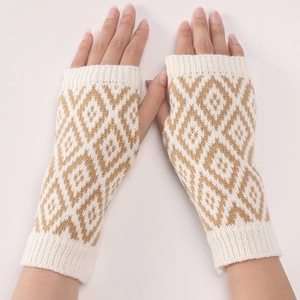 Gebreide vingerloze dames handschoenen met ruitpatroon in beige en bruin tint
