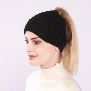 Détail du bandeau en maille torsadée noire montrant la texture quadrillée et l'ouverture