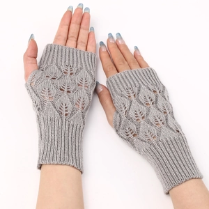 Γκρίζα πλεκτά γάντια χωρίς δάχτυλα με σχέδιο φύλλων για ζεστασιά και ευελιξία