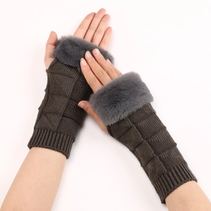Detail of the knit texture and soft faux fur trim on the half-finger warm gloves