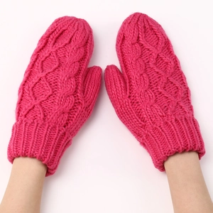 Manoplas gruesas de punto trenzado magenta con puños acanalados para el invierno