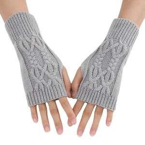 Mitaines grises en maille torsadée pour hommes et femmes avec design à trou de pouce