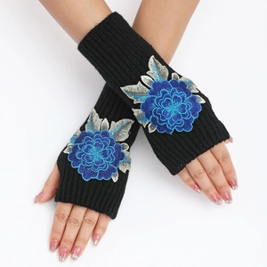 Mitaines tricotées pour femmes avec broderie florale bleue et design sans doigts