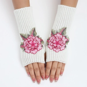 Mitaines tricotées blanches avec broderie florale rose pour femmes mode hiver