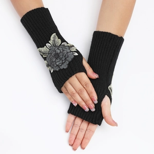 Mitaines tricotées noires pour femmes avec broderie florale grise élégante pour l'hiver