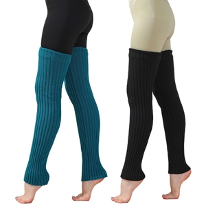 Détails de jambières épaisses en tricot noir et bleu foncé avec texture côtelée