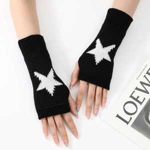 Mitaines tricotées noires avec motif étoile blanche et poignets côtelés pour femmes