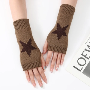 Mitaines tricotées d'hiver en marron avec motif d'étoile et poignets côtelés