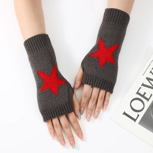 Mitaines tricotées gris foncé avec motif étoile rouge pour l'hiver et l'automne