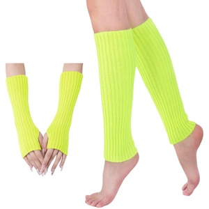 Détail de jambières et mitaines en maille côtelée vert fluo avec une texture élastique