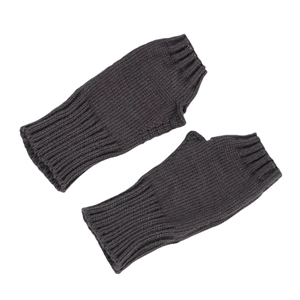 Gros plan de gants tricotés sans doigts gris foncé avec poignets côtelés et texture