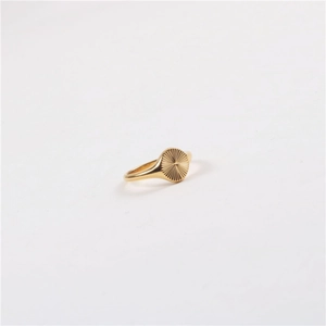 Anello a sigillo placcato oro da donna con design a girasole lucido e raggi solari