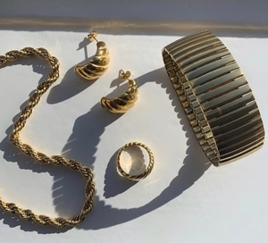 Set di gioielli in acciaio inossidabile placcato oro 18k con catena e orecchini a corno