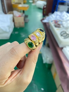 Δαχτυλίδια από ανοξείδωτο ατσάλι 18k με οβάλ σμαράγδι και πολύχρωμα ζιργκόν