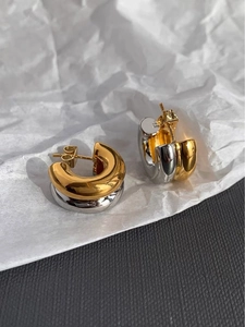 Pendientes de aro en C bicolor minimalistas de acero inoxidable bañados en oro de 18k