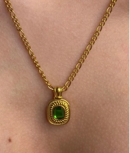 18K vergulde roestvrijstalen ketting met een vintage vierkante groene edelsteen hanger