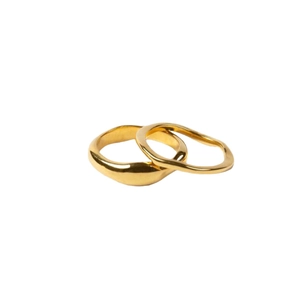 Juego de dos anillos de acero inoxidable dorado con diseño de onda minimalista
