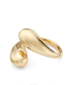 Anillo de gota dorado minimalista con acabado de espejo pulido y diseño abierto