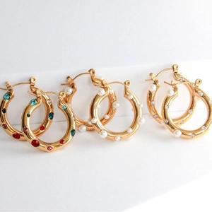 Boucles d'Oreilles Créoles Rétro en Acier Inoxydable Plaqué Or 18K Pour Femmes Incrustées de Künstliche Perles Zirconium Strass Géométrique