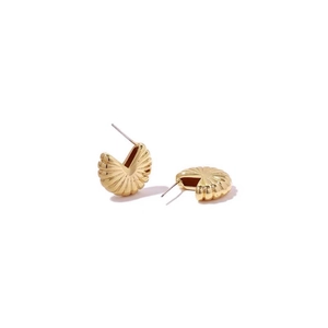 Elegantes pendientes de botón croissant de acero inoxidable bañados en oro de 18k