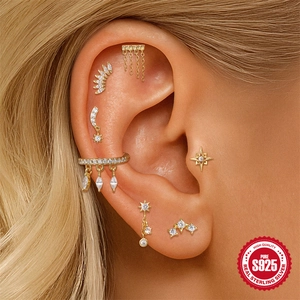 Set di ear cuff in argento S925 dorato con catenine a nappa e pietre di zircone