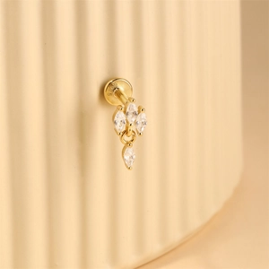Detail van S925 zilveren labret-oorbel met marquise-geslepen zirkoon en ster-ontwerp