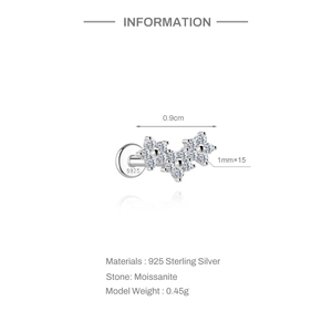 Detalle de piercing labret triple flor en plata de ley 925 con piedras moissanita