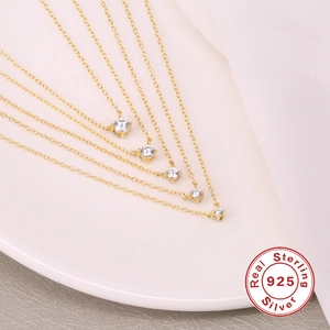 Collar minimalista de plata S925 con colgantes de circón redondo en cinco tamaños distintos