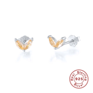 Détail du poinçon S925 en argent et des pierres orange de taille marquise