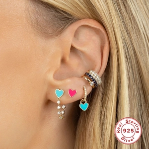 S925 Sterling Silber Gold Ohrmanschetten Set mit Herz Emaille und Zirkonia Akzenten