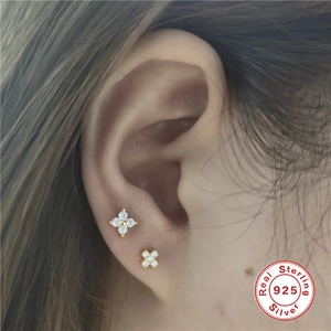 Mini piercings X y flor en plata de ley S925 con circón blanco y acabado en oro