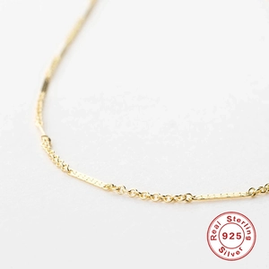 Detailansicht der 18k vergoldeten S925 Sterlingsilberkette mit rechteckigen Gliedern