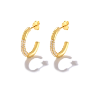 Pendientes de aro en C de plata S925 bañados en oro con pavé de circonitas resplandecientes