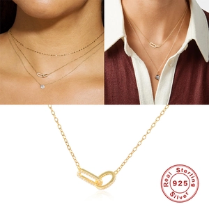 Elegante collana in argento sterling 925 placcato oro con cerchi intrecciati e cristalli