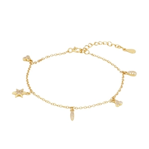 Detail eines goldenen Stern- und Geometrie-Charm-Armbands mit weißen Zirkonia-Steinen