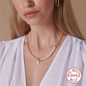 Collana in argento 925 con catena a graffetta, perle e pendente a forma di girasole