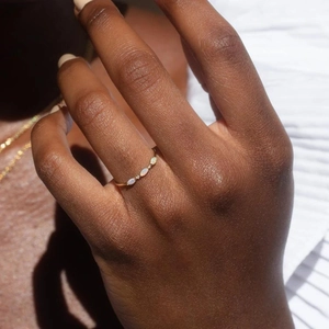 Elegant gold S925 silver ring with white opal stones for minimalist women fashion