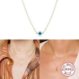 Collar minimalista de plata de ley S925 dorada con ojo del mal y cuenta azul