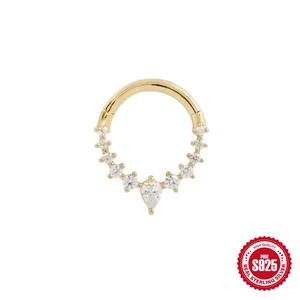 Anillo de aro minimalista en plata de ley S925 bañada en oro con circonitas pera