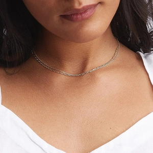 Detailansicht der minimalistischen S925 Sterling Silber Halskette mit Paperclip-Kettengliedern