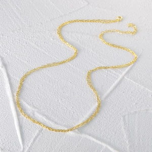 Detail der s925 Silber Doppel-Büroklammer-Halskette mit verstellbarem Goldverschluss